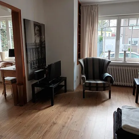 Stilvolles Altbauapartment In Ruhiger Wohngegend Διαμέρισμα *