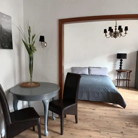 Apartman Stilvolles Altbauapartment In Ruhiger Wohngegend