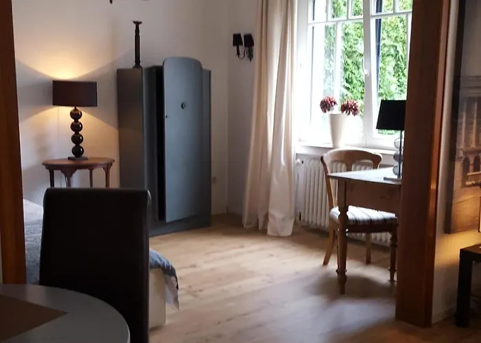 Stilvolles Altbauapartment In Ruhiger Wohngegend Apartment Duisburg